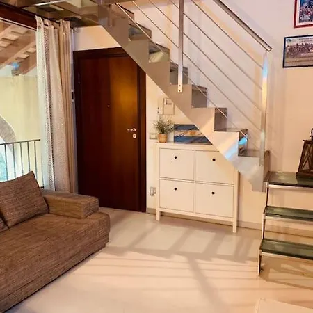 Benvenuti In Casa Peluca! * Местре