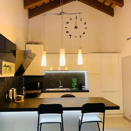 Benvenuti In Casa Peluca! Mestre